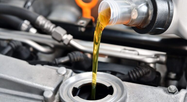 Comment choisir l’huile moteur pour une voiture ?